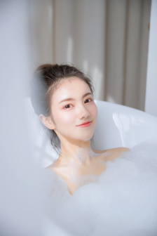 少妇扒开毛毛自慰喷水