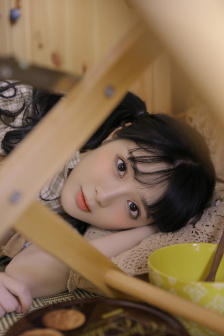 扒开内裤边吃奶XXOO网站